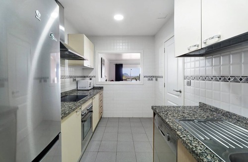 San Miguel de Abona Apartment | Vacation Apartment 'Royal Marine Golf V' with Sea View, Wi-Fi and Air Conditioning