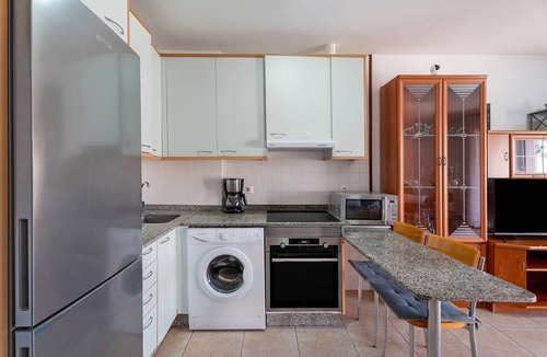 Arona Apartment | Vacation Apartment 'Apartamento Los Geranios' with Shared Pool, Private Terrace and Wi-Fi