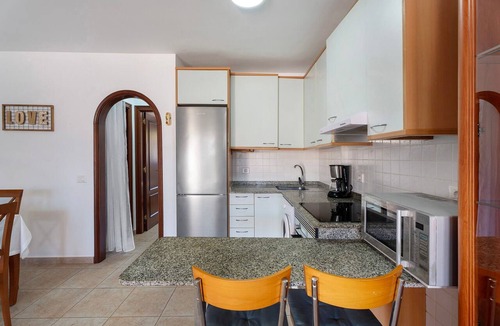 Arona Apartment | Vacation Apartment 'Apartamento Los Geranios' with Shared Pool, Private Terrace and Wi-Fi