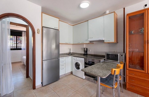 Arona Apartment | Vacation Apartment 'Apartamento Los Geranios' with Shared Pool, Private Terrace and Wi-Fi