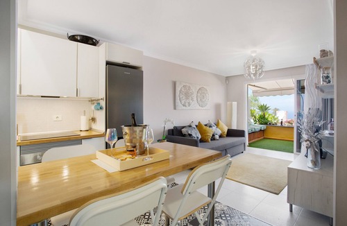 La Quinta Apartment | Vacation Apartment 'Casa Ana' with Sea and Teide View, Shared Pool and Wi-Fi