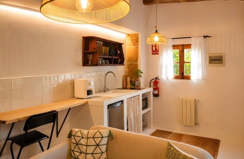 El Tanque Apartment | Vacation Apartment 'La Paredita Casa Acentejo' with Mountain View, Shared Pool and Wi-Fi