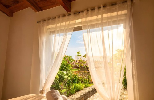 El Tanque Apartment | Vacation Apartment 'La Paredita Casa Acentejo' with Mountain View, Shared Pool and Wi-Fi
