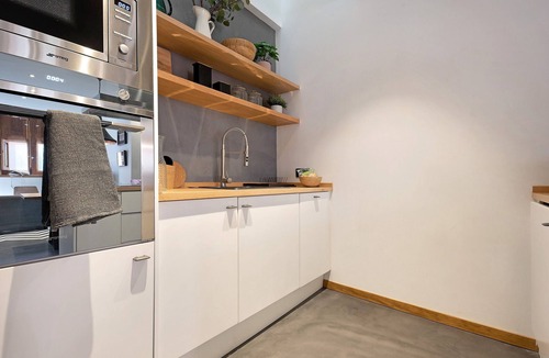 Santa Cruz de Tenerife House | Vacation Home 'Casita Ravina' with Wi-Fi, Garden & A/C