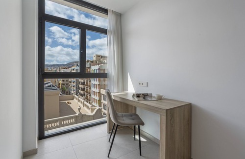 Santa Cruz de Tenerife Apartment | Vacation Apartment 'Obsidian Ático Mencey City' with Balcony, Wi-Fi and Air Conditioning