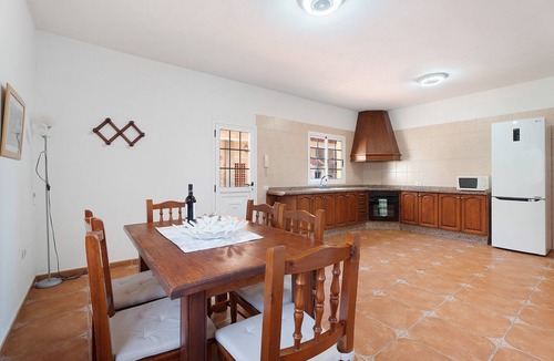 El Madronal House | Vacation Home "Bonita Casa Arianny con Piscina" with Mountain View, Private Pool & Wi-Fi