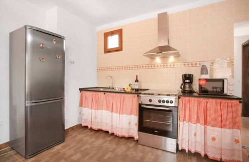 Icod de los Vinos House | Vacation Home 'Ca Aurora' with Mountain View, Shared Terrace and Wi-Fi