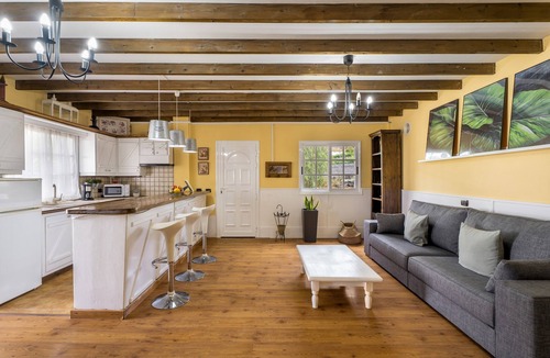 Taucho House | Vacation Home 'La Era' with Mountain View, Private Pool and Wi-Fi