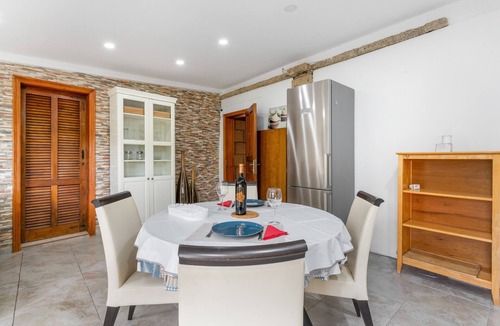 El Madronal House | Vacation Home 'Mi Casita De Chimaca' with Mountain View, Wi-Fi and Air Conditioning
