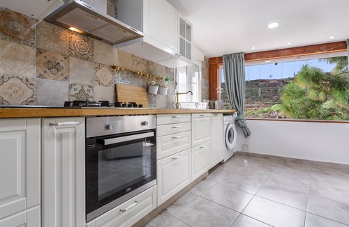 El Madronal House | Vacation Home 'Mi Casita De Chimaca' with Mountain View, Wi-Fi and Air Conditioning