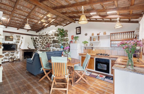 Cueva del Viento House | Vacation Home 'Rosalía' with Sea View, Terrace & Wi-Fi