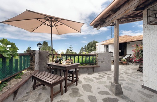 Cueva del Viento House | Vacation Home 'Rosalía' with Sea View, Terrace & Wi-Fi