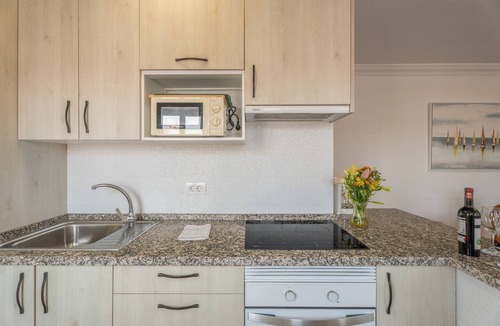 Los Abrigos House | Vacation Home 'Solabrigos Lanzarote' with Sea View, Shared Terrace and Wi-Fi