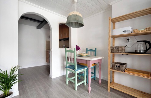 Las Arenas Apartment | Vacation Studio 'Actors' with Mountain View, Private Terrace and Wi-Fi