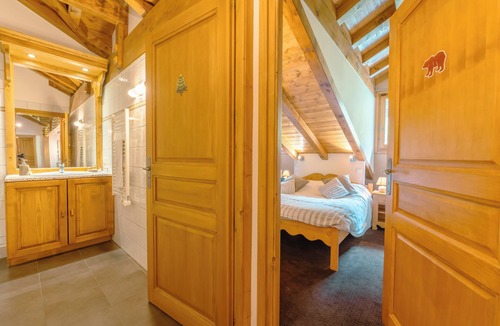 Vallorcine Apartment | Vallorcine Loriaz 44 Ski-In Retreat w/Shared Pool & Sauna, Vallorcine (Argentiere), France