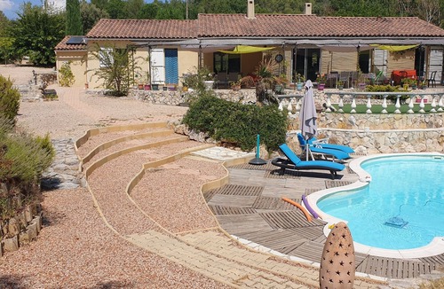 Varages Villa | Varages: LouParadisen quiet house in lush greenery with swimming pool