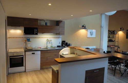 Aubenas Apartment | Vaste Logement, 163 m2 en Bord de Vieille Ville