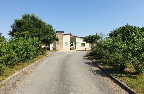 Magnac-Laval House | Veronica Gîte 6 pers. - Pond view - Indoor pool & free fishing for under-12s