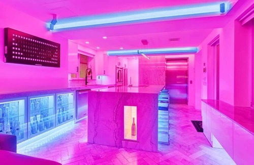 South Beach House | Versace Mansion Neighbor (Floors 2 & 3) Sleeps 12