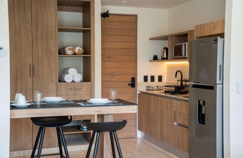 Downtown Cancun Apartment | Versatile Studio Cowork Fast WiFi and Prime Location