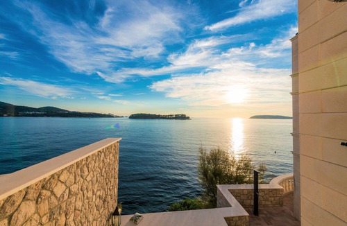 Lozica House | Villa Allya Beautifully and Spacious Villa With Private Beach