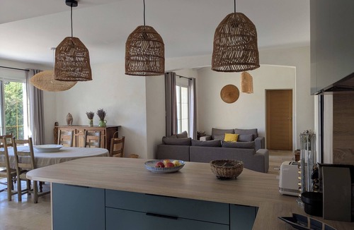 Saint-Cyr-sur-Mer Villa | Villa among the pines in the Port d'Alon estate