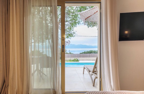 Skaloma Bed & Breakfast | Villa Aura Loutraki