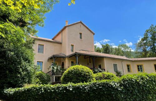 Montbrun-les-Bains Apartment | Villa Aulan 5 Luxury Retreat at Château des Gipières
