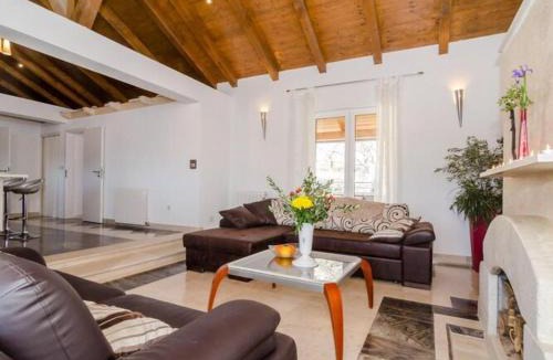 Brasina Villa | Villa Avoca - Four Bedroom Villa with Swimming Pool