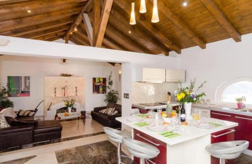 Brasina Villa | Villa Avoca - Four Bedroom Villa with Swimming Pool