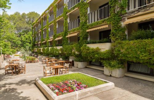 Greoux-les-Bains Hotel | Villa Borghese, The Originals Relais