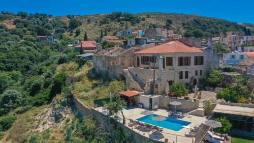 Maroulas Villa | Villa Candice Historic Venetian Retreat by Rentado