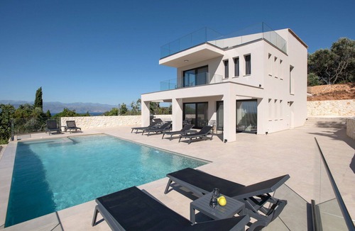 Peroulion Villa | Villa Cocona - Luxury villa with private pool