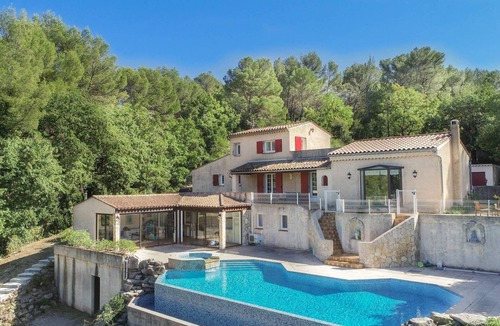 Draguignan Villa | Villa Colombes, large, secluded property with infinity pool and gated gardens