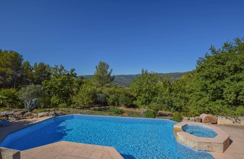 Draguignan Villa | Villa Colombes, large, secluded property with infinity pool and gated gardens