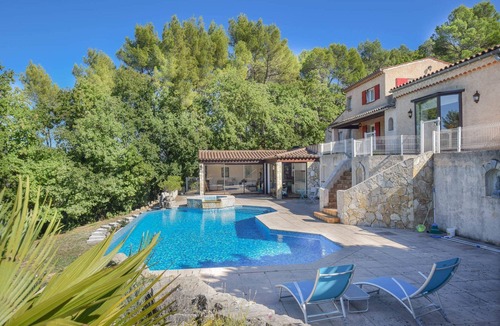 Draguignan Villa | Villa Colombes, large, secluded property with infinity pool and gated gardens