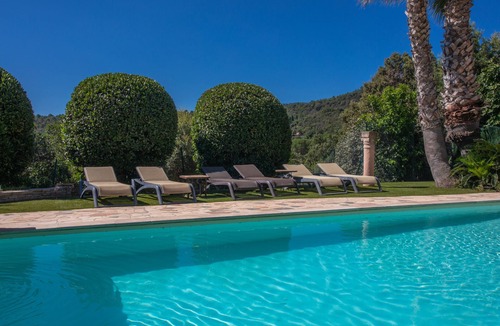 Les Brugassieres Villa | Villa 'D'Amour - Golfe De St Tropez' with Mountain View, Wi-Fi and Air Conditioning