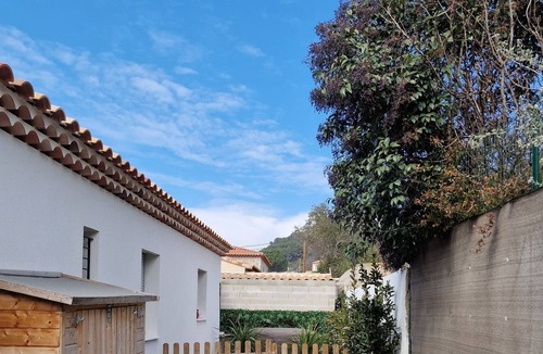 Saint-Chamas House | Villa de Charme à Saint-chamas au Bord de L'étang