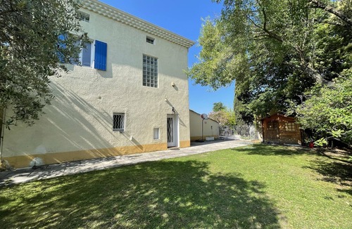 Montelimar Villa | Villa de Maître, Piscine et Grand Jardin en Plein Montelimar