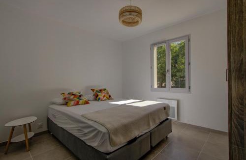 Suze-la-Rousse Villa | Villa de plain-pied au centre du village avec piscine privée