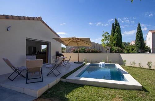 Suze-la-Rousse Villa | Villa de plain-pied au centre du village avec piscine privée