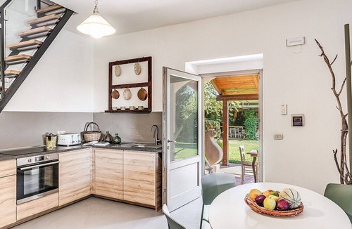 Capaccio-Paestum Villa | Villa dei Sorbi: A characteristic and welcoming three-story age-old farm house located on a hillside, facing the sea, with Free WI-FI.