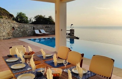 Syros Villa | Villa Delfini, beachfront, best 2-16 guests, Syros