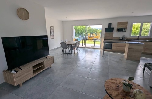 Montreal Villa | Villa 'Des Rives Et Chevaux 07' with Private Pool, Wi-Fi and Air Conditioning