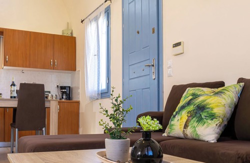 Kamari House | Villa Divina Private Traditional House