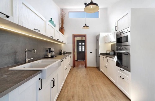 San Miguel de Abona Villa | Villa Esselle 3 bedrooms, 3 bathrooms, large swimming pool and air conditioning.