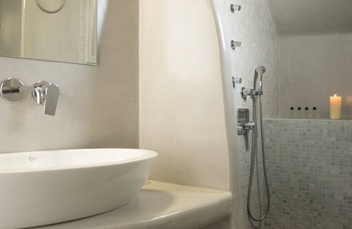 Akrotiri Hotel | Villa Galinia