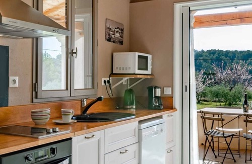 Le Barroux House | Villa Garance with air conditioning (bedroom, living room, and kitchen)