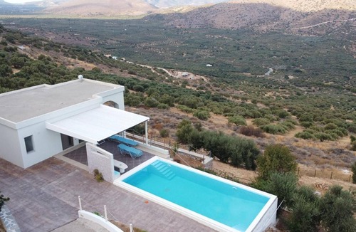 Pefki Villa | Villa 'Gusta' with Sea View, Wi-Fi and Air Conditioning