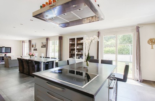 Plan-de-la-Tour Villa | Villa in Le Plan-de-la-Tour with Pool